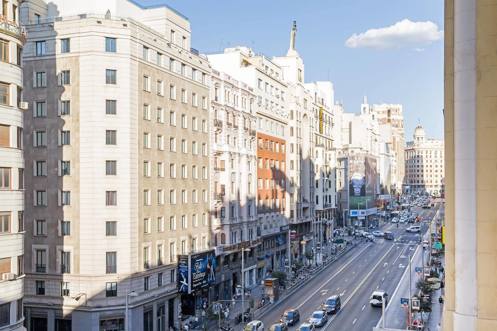 Gran Via 63 Rooms Madrid Bagian luar foto